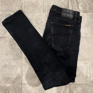 Nudie Jeans  - Säljer dessa Nudie Jeans i storlek W30/L32| Skick: 9/10(Inga defekter eller tecken på användning)| Hör bara av dig om du har någon fråga eller fundering.