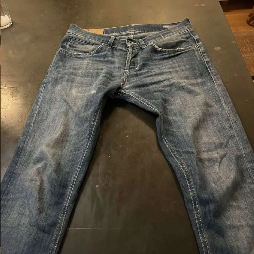 As feta dondup George storlek 30 passar dig med grisch eller laidback stilen pris kan sänkas vid snabb affär ok skick mycket använda litet hål men syns ej med dom på. Jeans & Byxor.