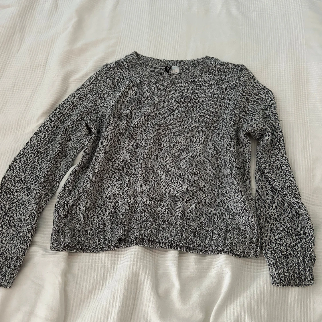 Svartvit stickad tröja från H&M