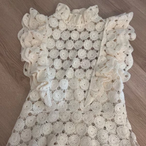 Blis - Super fin topp med öppen rygg