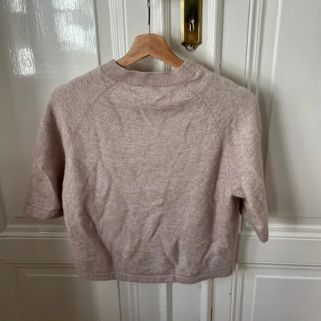 &other stories stickad beige topp - 90