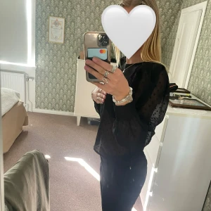 ~Blus~ - Nästintill aldrig använd!  Jättefin blus💕