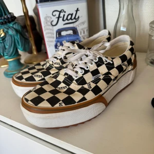 Chunky Vans  - Häftiga chunky Vans som är endast använda 1-2 ggr då jag insåg att detta inte är min stil 🥹 Köparen står för frakt eller hämtas i Malmö 💖
