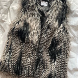 Lurvig väst  - Lurvig väst 