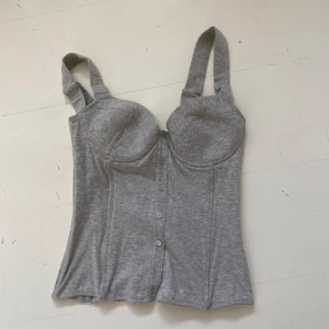 Korsett - Grå korsett topp med stretch. Storlek 75B❤️