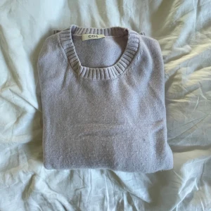 COS stickad tröja  - Finstickad tröja från cos. Ljuslila 💜  