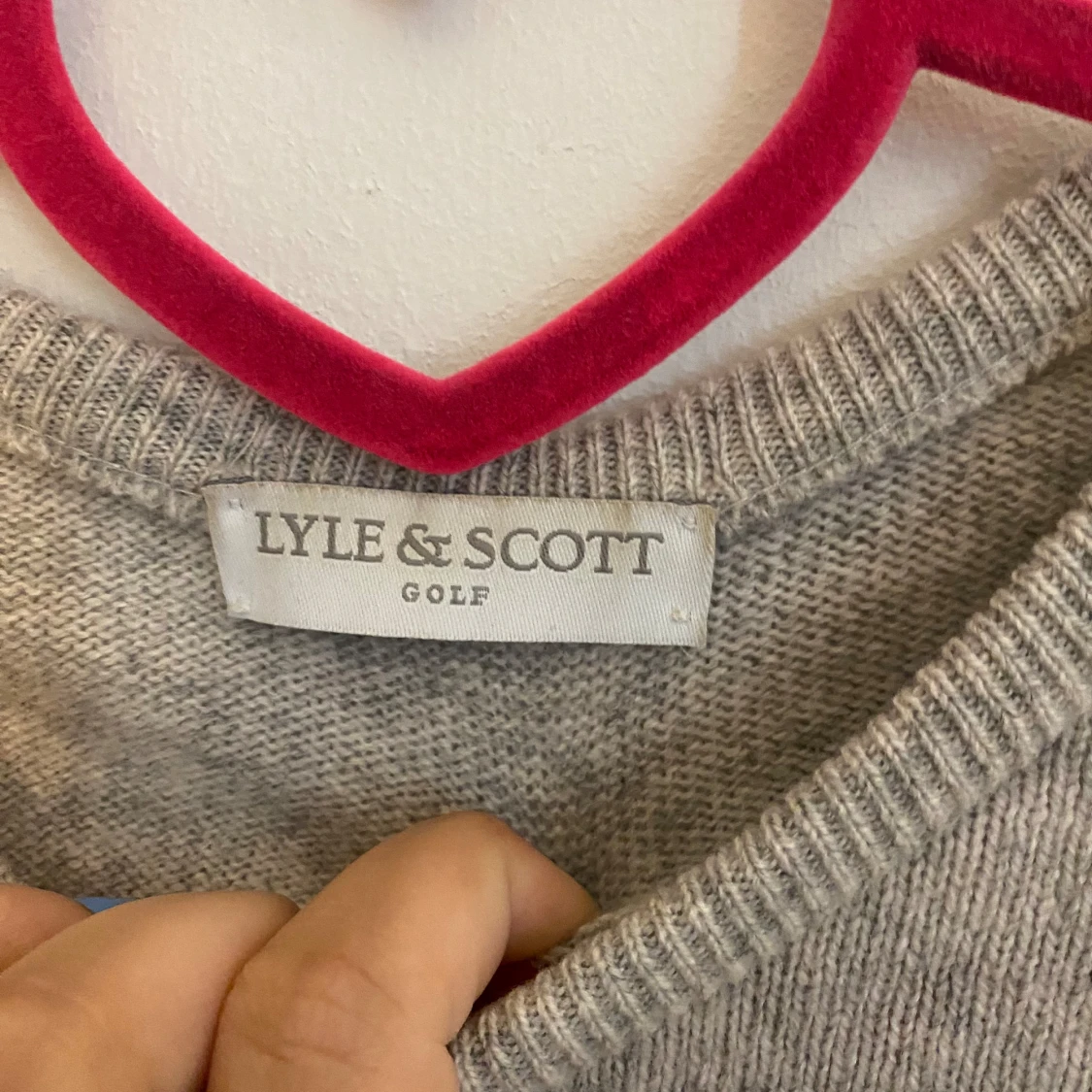 Grå stickad tröja från Lyle & Scott - 91