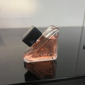 Prada Paradoxe Parfym - Prada paradoxe knappt använd, den största flaskan 90ml