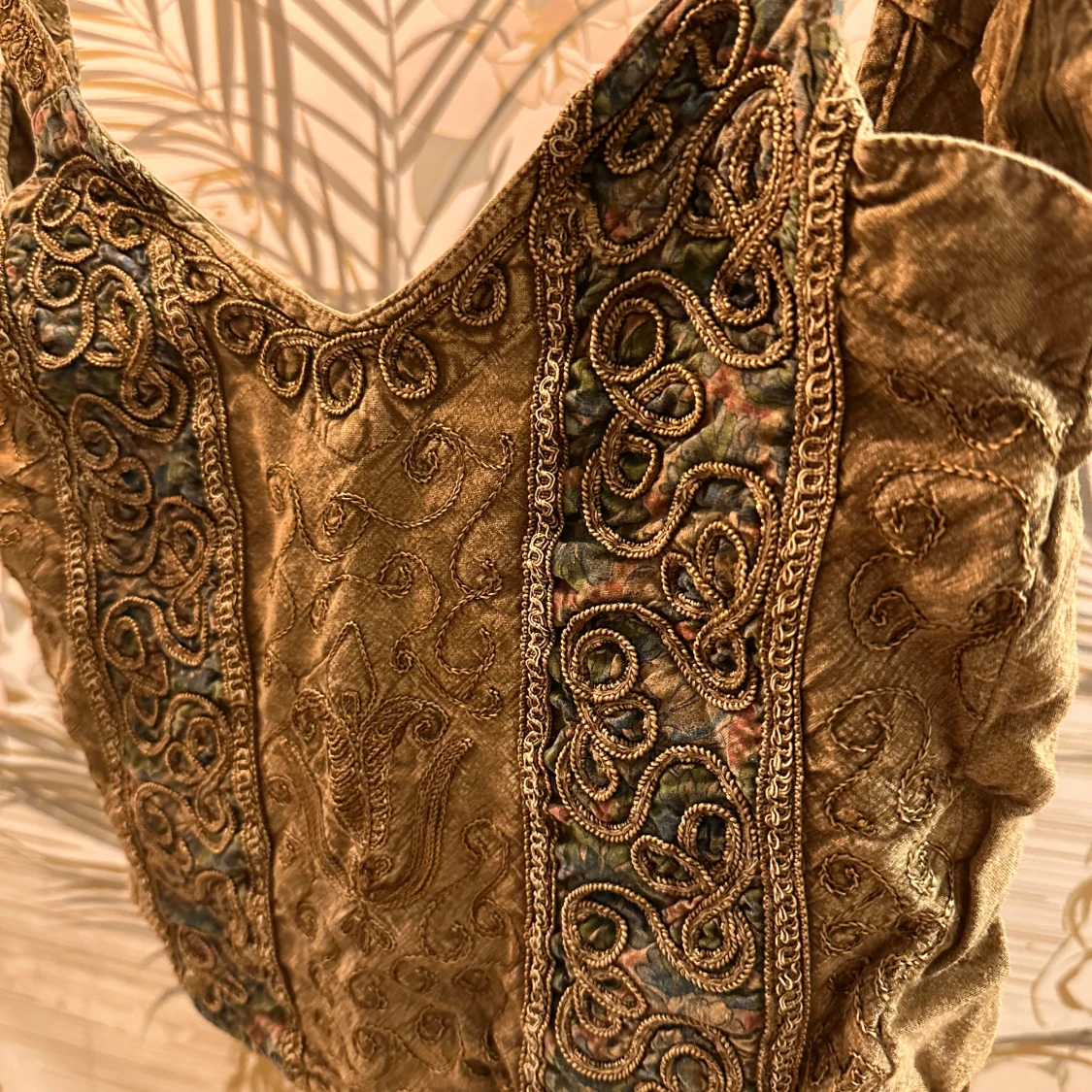 Broderad korsettopp i grön - 1