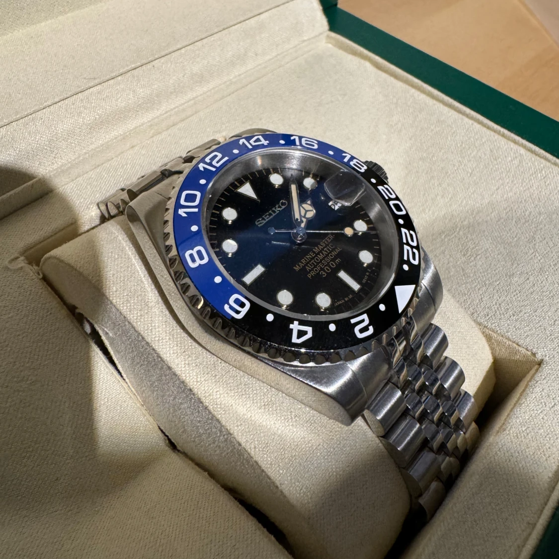 Seiko GMT Batman - 2