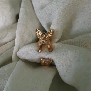 Hund ring - Gullig ring med hund motiv, aldrig använd! Justerbar🩷