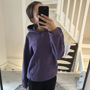 Lila hoodie - Lila Hoodie från H&Ms herravdelning💕