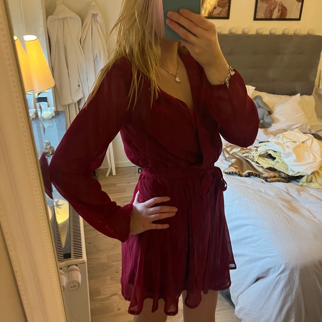 Vinröd klänning med knytband - 2