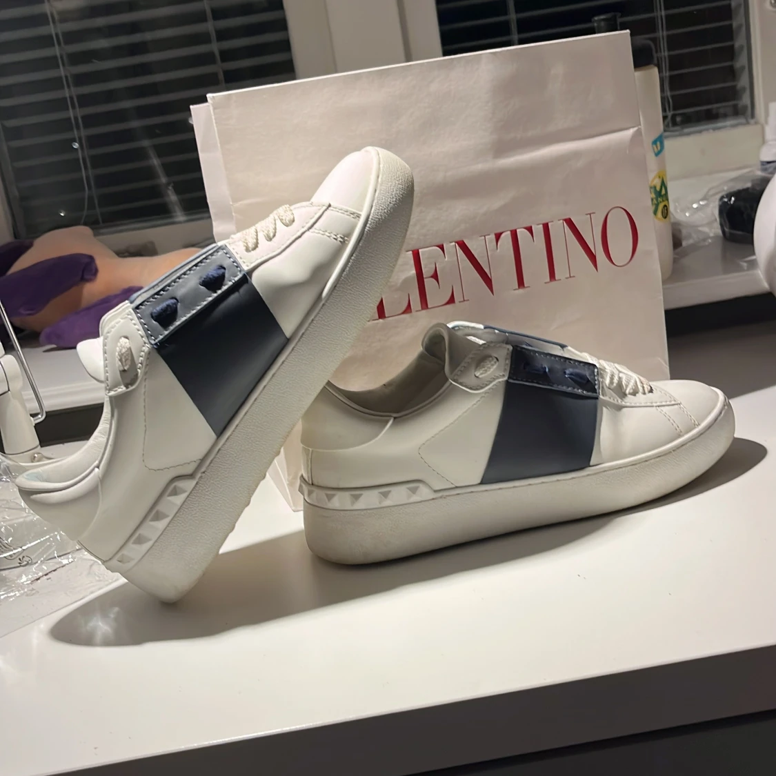 Valentino sneakers med blå detalj