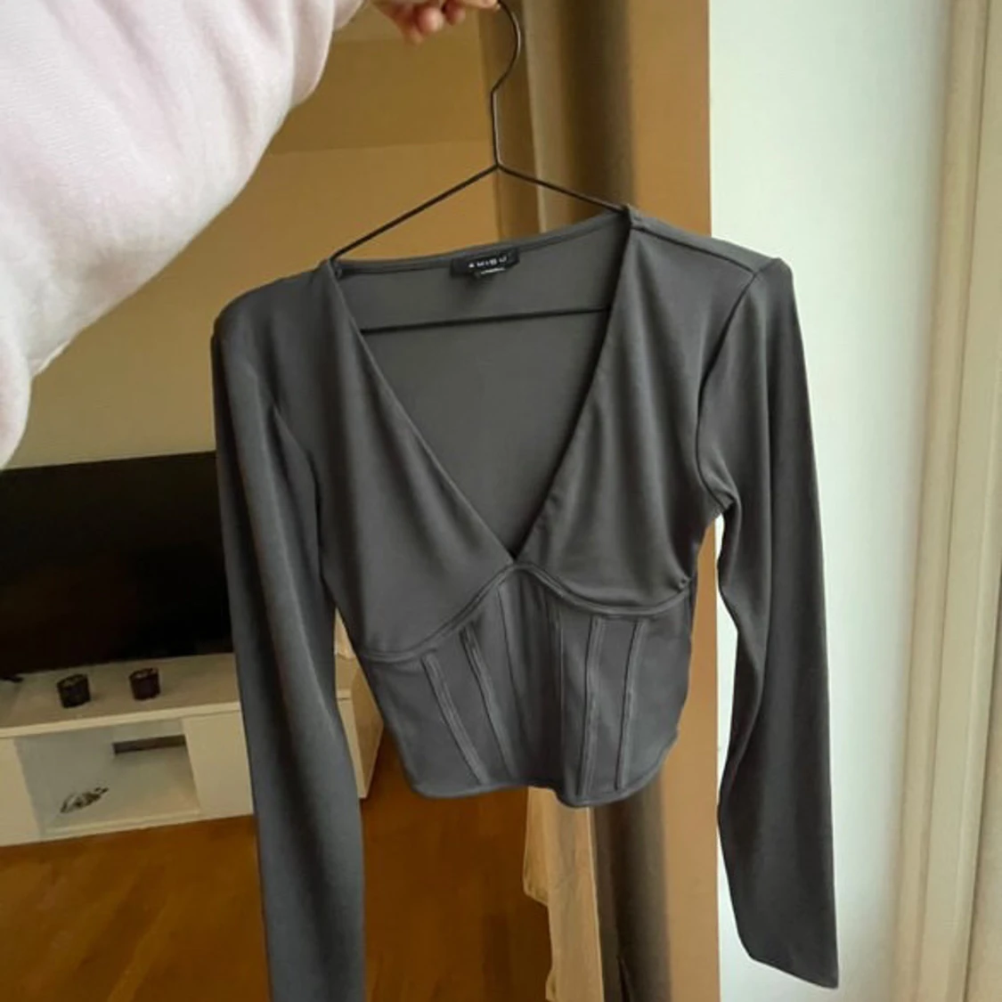 Grå långärmad korsettopp från Aritzia - 1