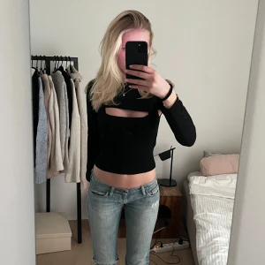 Tvådelad svart festtopp - Super snygg och trendig två-delad topp. 