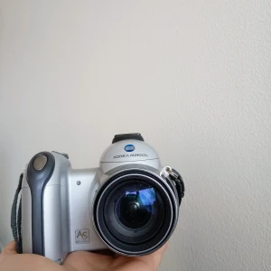 Digital kamera  - Didigtal kamera drivs med AA batterier. En fin kamera för vintage bilder. 