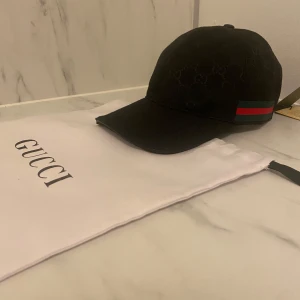 Gucci keps - Säljer kepsen för den inte passar mig. Skriv om ni har några funderingar 