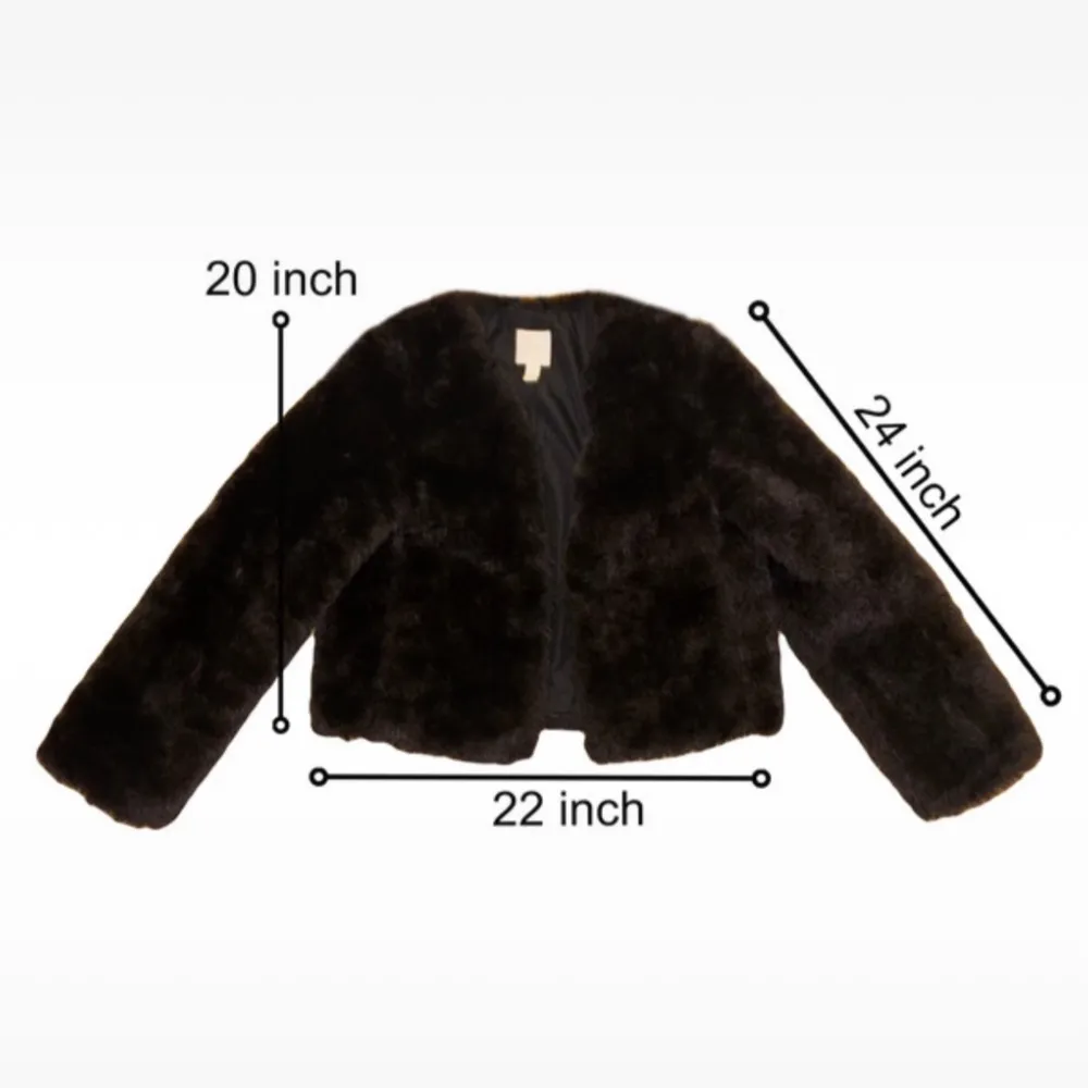Säljer en svart pälsjacka från H&M. Jackan är croppad och har en mjuk och lyxig känsla, perfekt för att hålla dig varm och stilren. Den är 20 tum lång i ärmarna och 22 tum bred. . Takit.