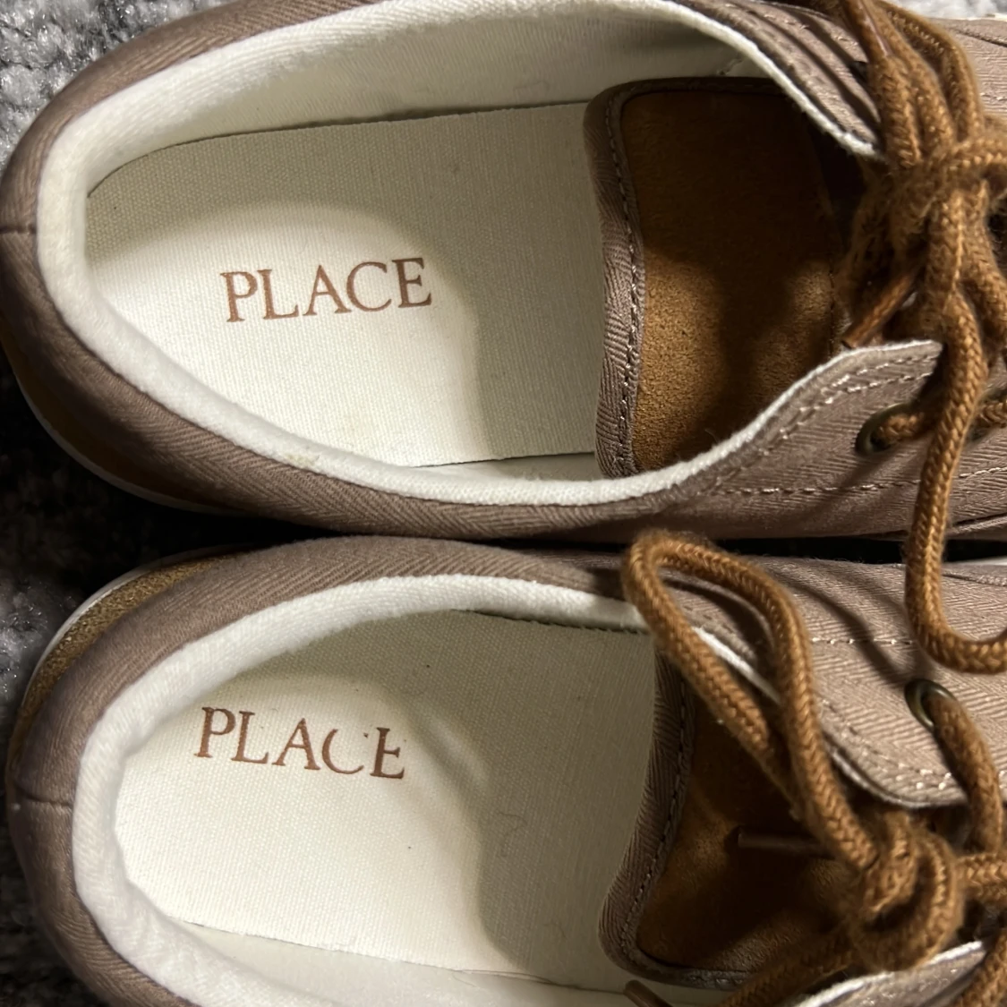 Bruna sneakers från Place - 3