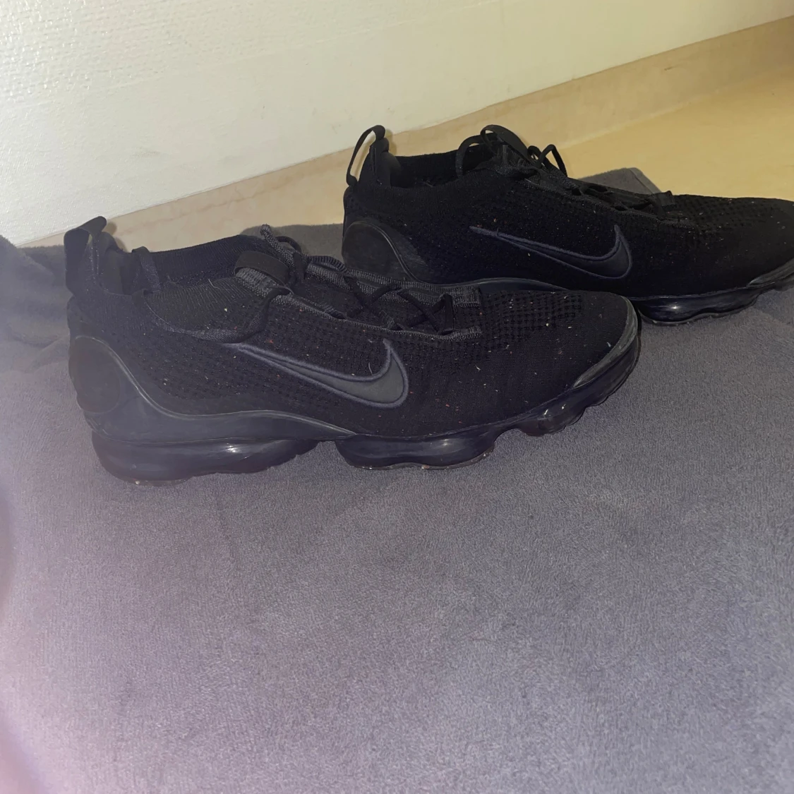 Svarta Nike Vapormax 2021 fk sneakers