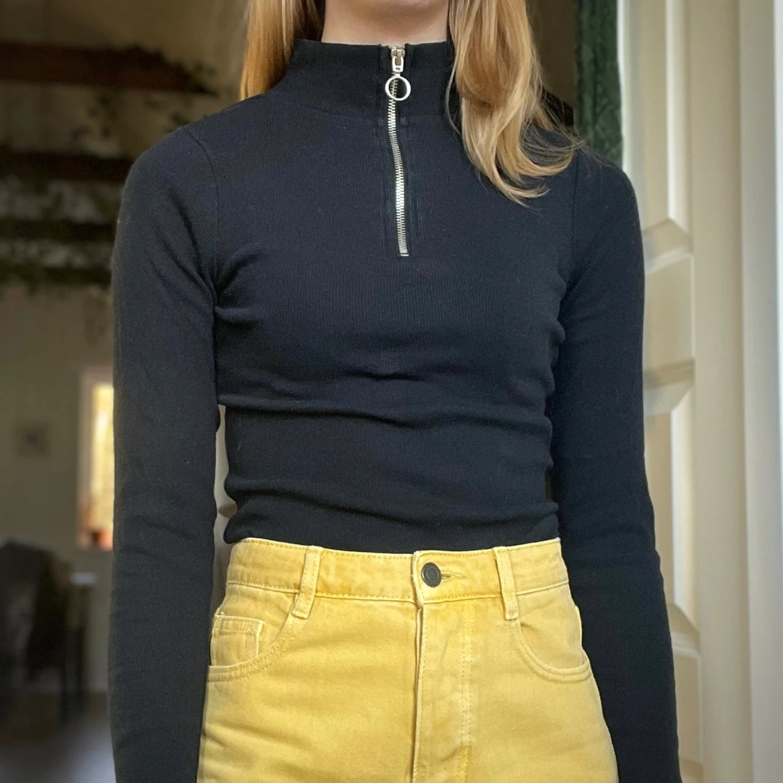 Svart tröja med dragkedja