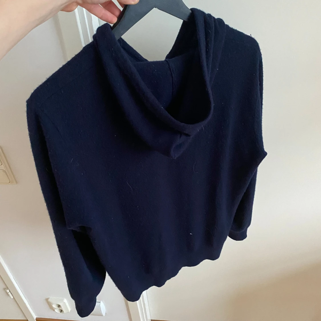 Mörkblå hoodie - 3