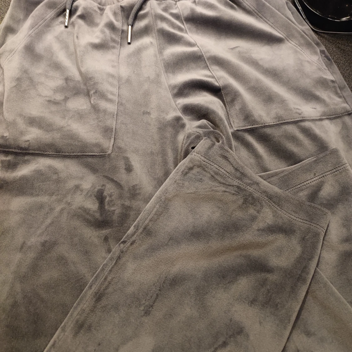 Grå mjukisbyxor med snörning - 1