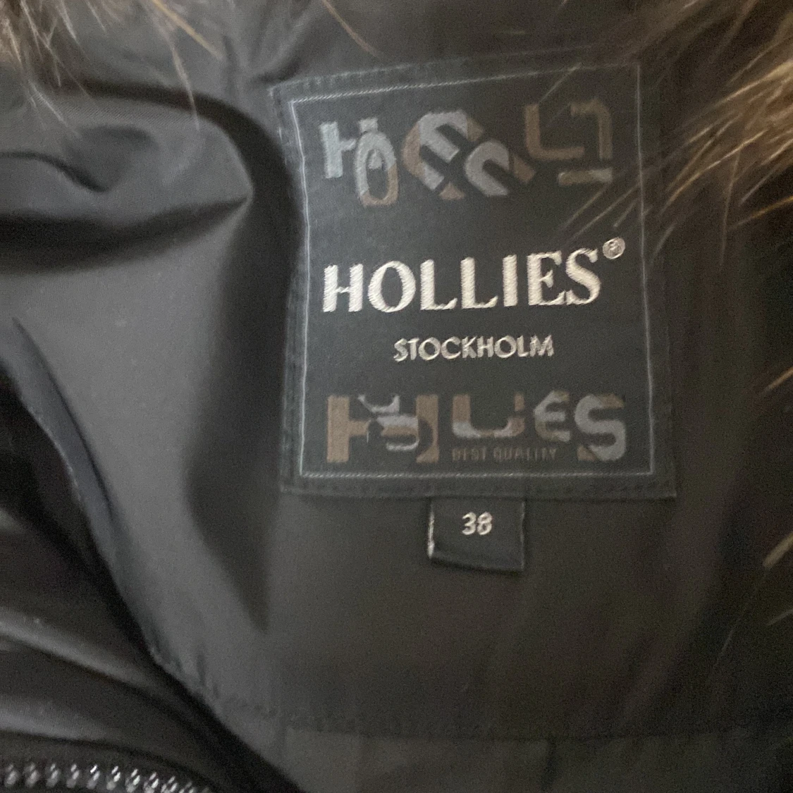 Svart dunjacka från Hollies - 1