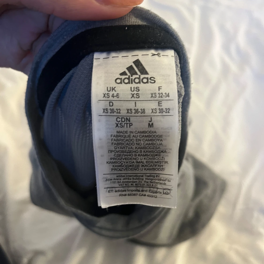 Grå tränings tröja  - 91