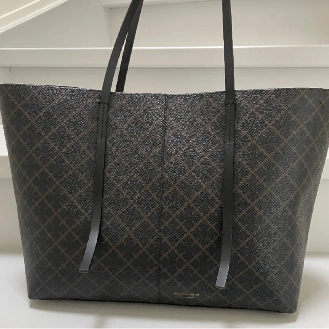 Svart shoppingväska med rutigt mönster - 91