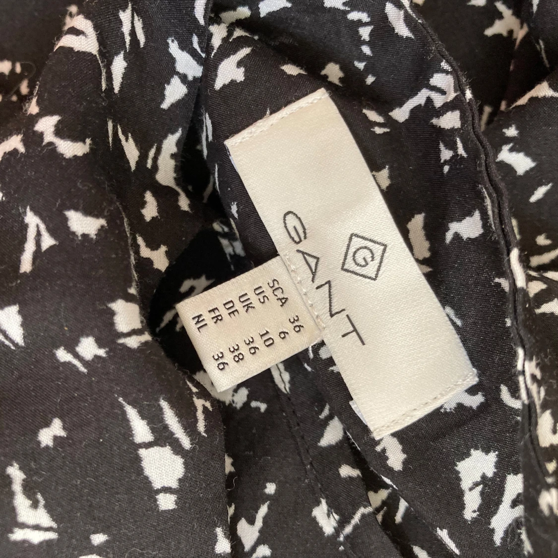 Svart mönstrad linne / topp från GANT - 2