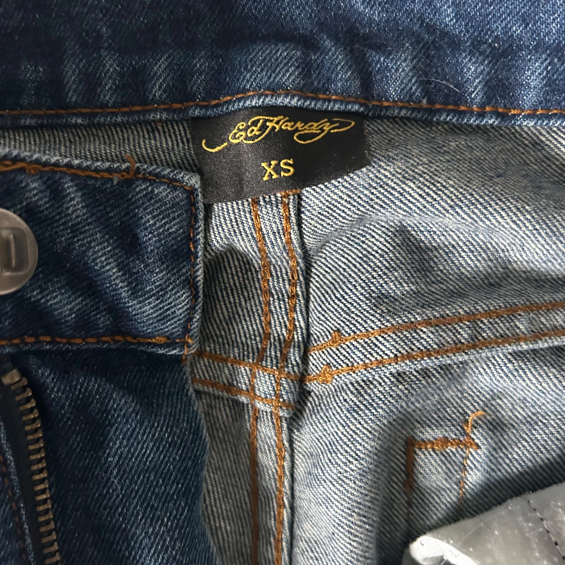 Blå jeans med Ed Hardy-design - 91
