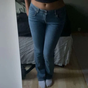 Blå jeans - Säljer mina Zara jeans i ny skick 