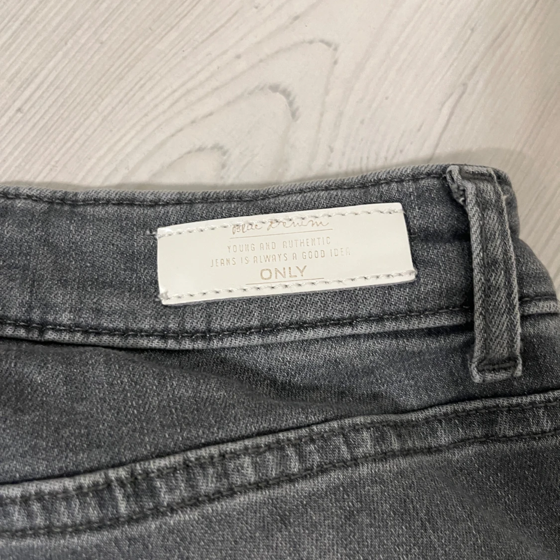 Grå bootcut jeans från ONLY - 92