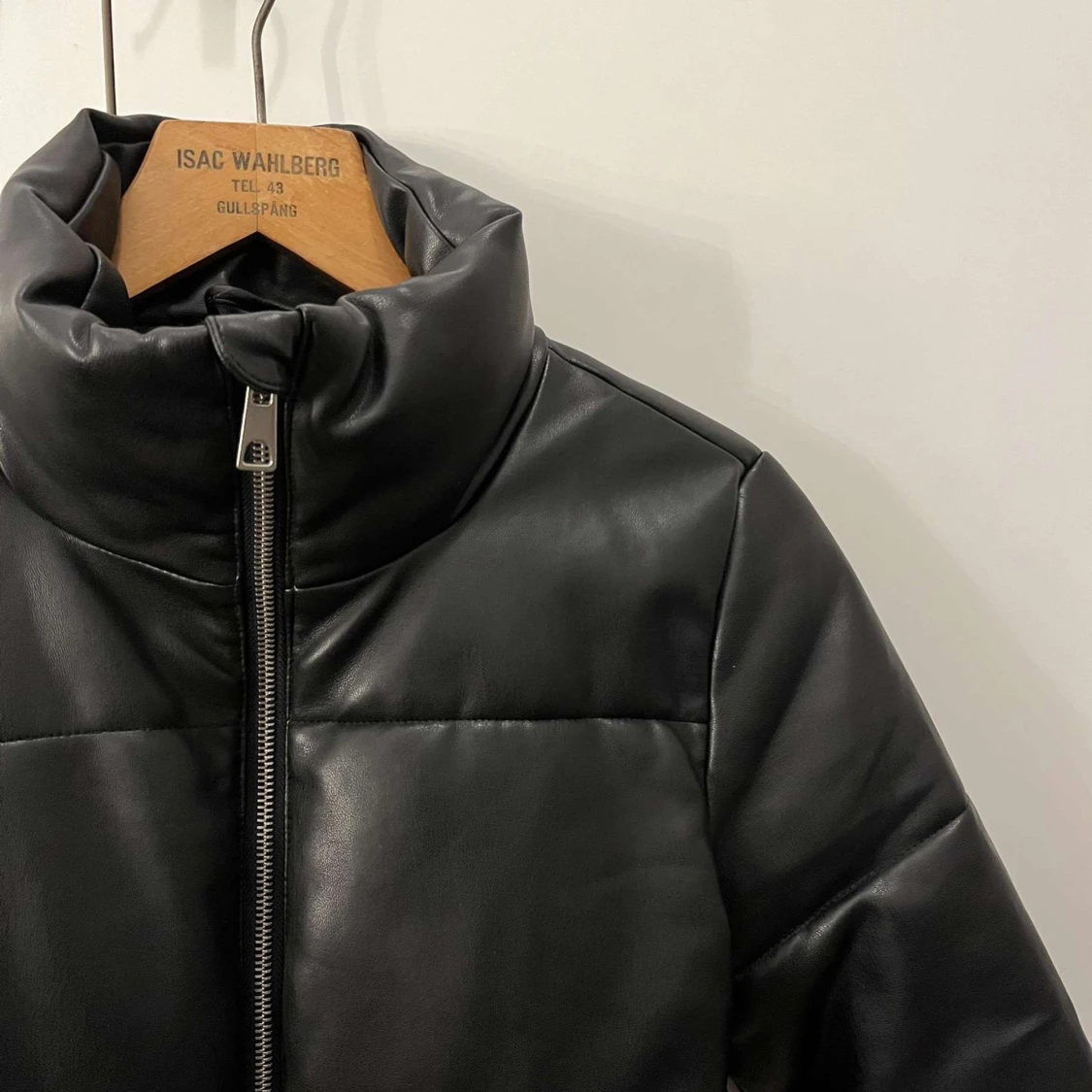 Svart pufferjacka - 90