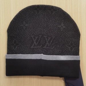 Mössa  - Mössa helt ny 