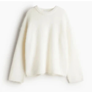 Mohair tröja!! - Säljer min asköna tröja från hm, knappast använd och inga defekter🤍🤍🤍