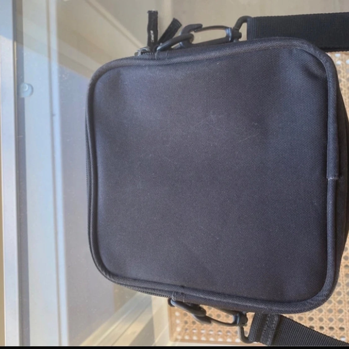 Svart axelväska från Carhartt - 90