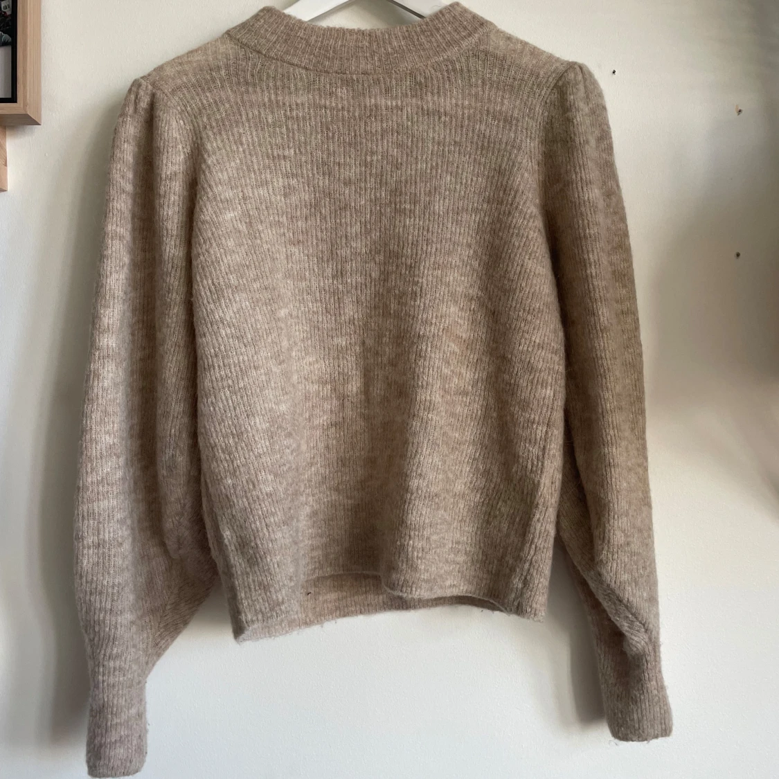 Beige stickad tröja