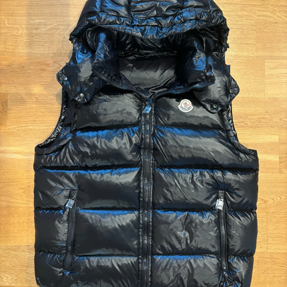 Svart dunväst från Moncler modern klassisk och snygg stl M  - 90
