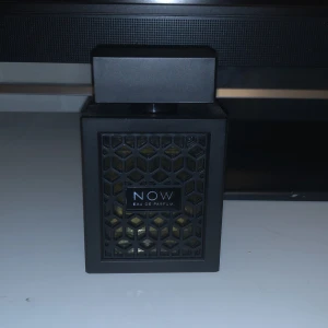 NOW Eau de Parfum - Säljer min rave now parfym jätte bra parfym med noter av frukter och väldigt tropiskt