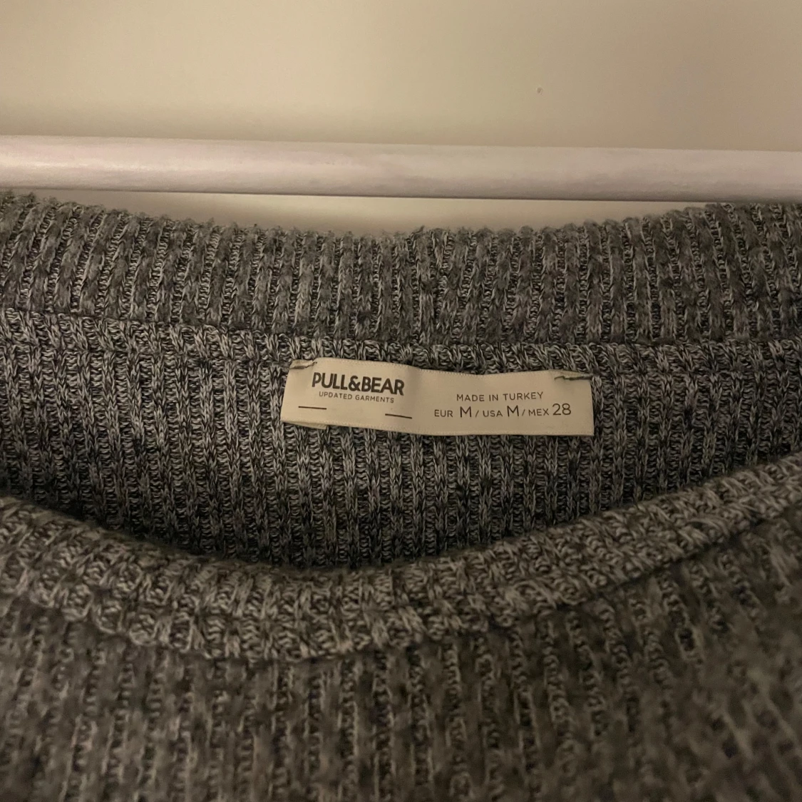 Grå offshoulder tröja från Pull&Bear - 90
