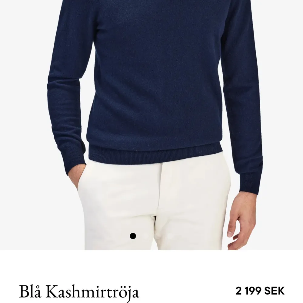 John Henric kashmir tröja i storlek M, bara testad aldrig använd. Nypris 2200.  Endast hängd på galge för bild. Skriv om det finns frågor eller liknande.. Hoodies.