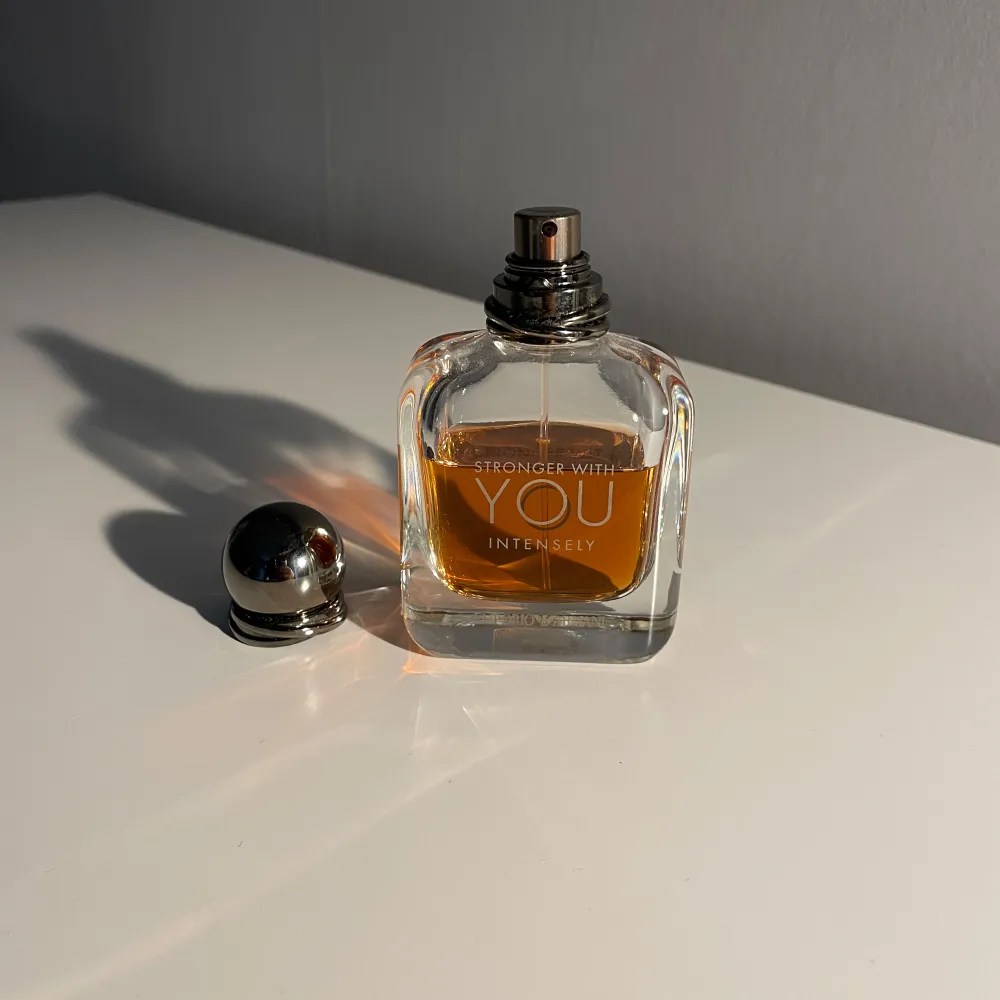 Säljer en flaska Stronger With You Intensely från Emporio Armani. Flaskan är i gott skick och cirka 3/4 ut av 50 ml kvar.. Parfym.