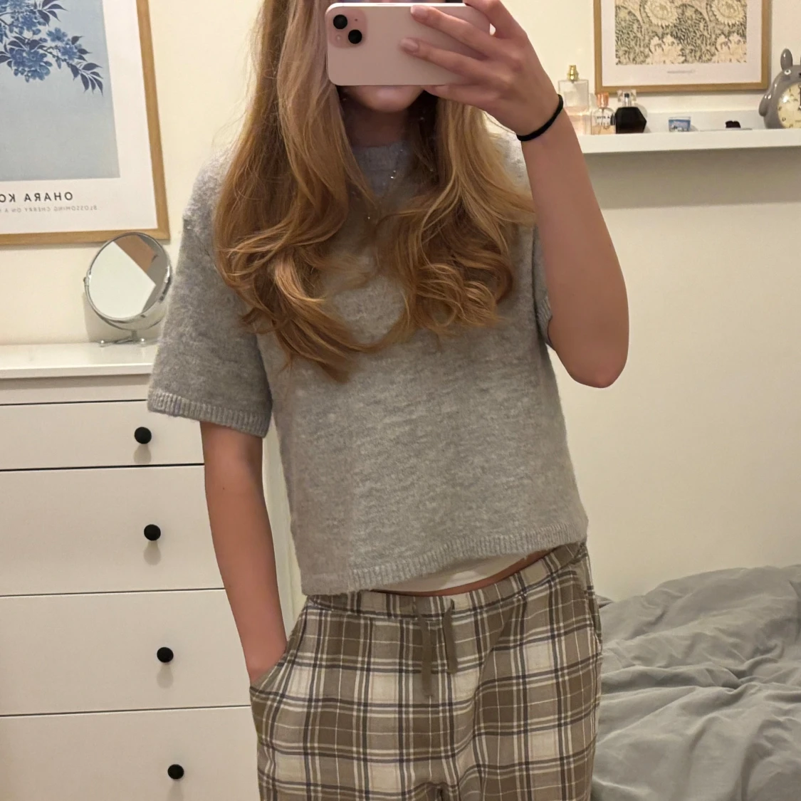 Grå stickad T-shirt