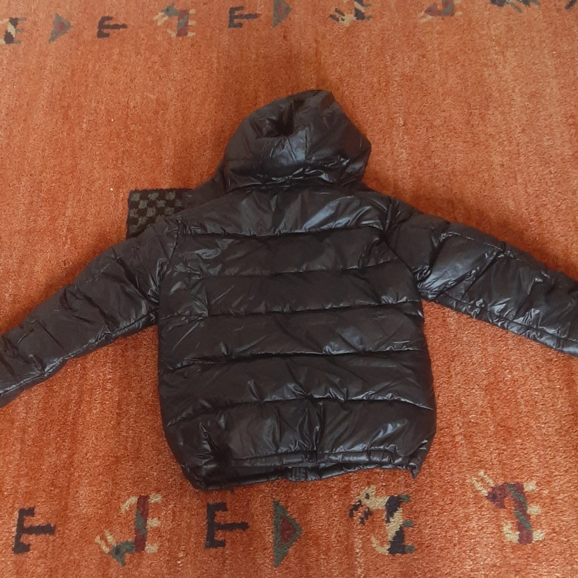 Svart puffjacka  - 91