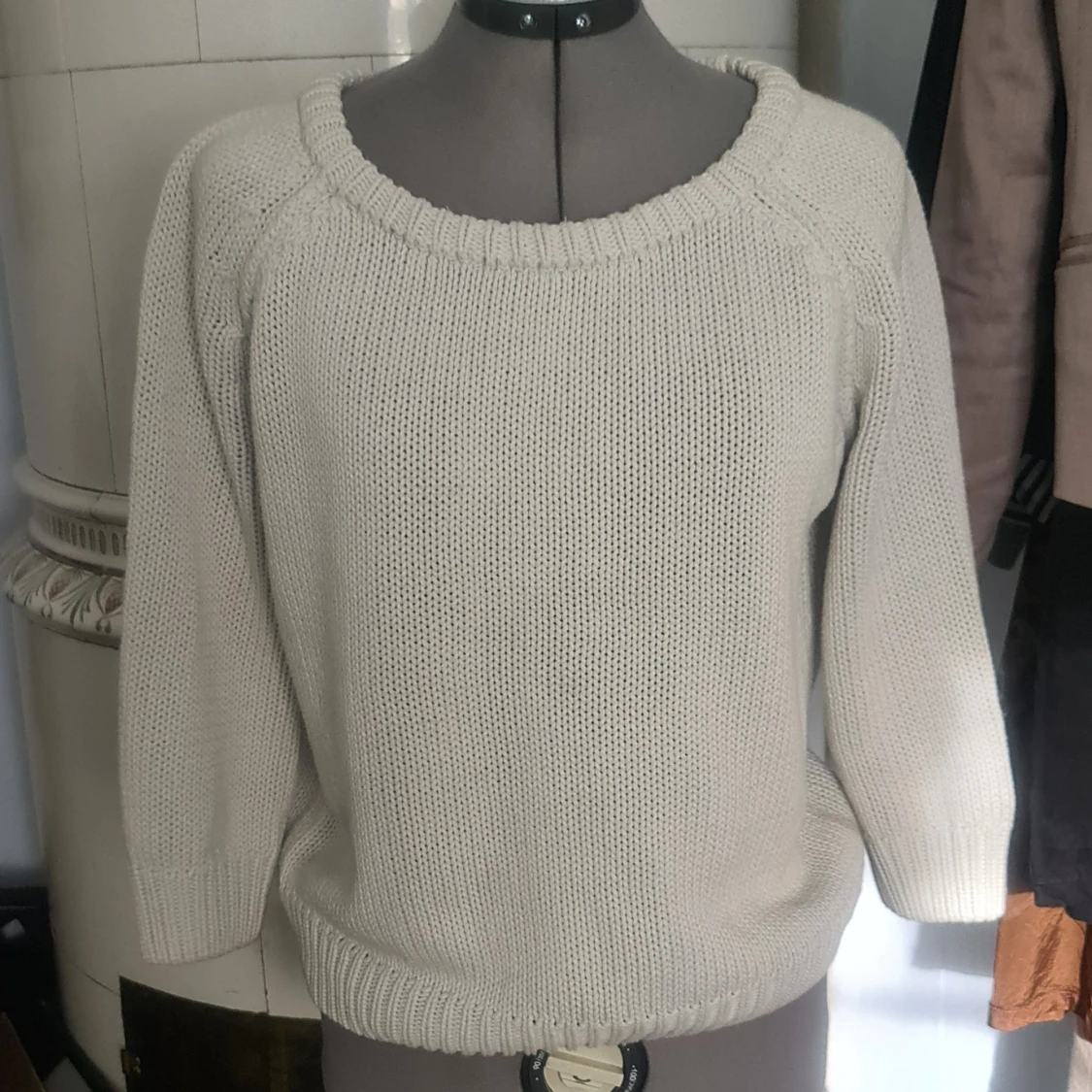 Stickad tröja vit XS - 90