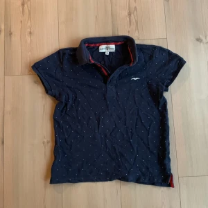 Piké t-shirt  - Strl 134/140 Fint skick. 