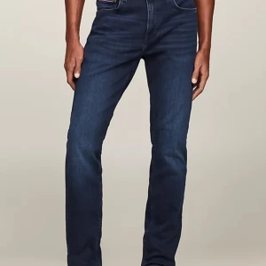 Tommy hilfiger jeans slim - Slim fit tommy hilfiger jeans, riktigt sköna o snygga. Skick 10/10 aldrig använda. Nypris 1199kr, mitt pris 599, - (priset kan diskutetas vid snabb affär) - W28 L32